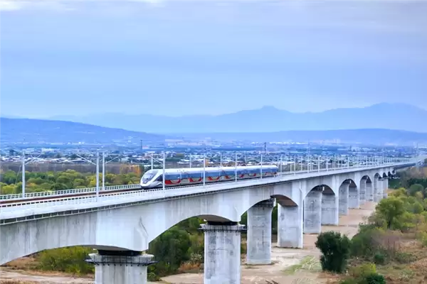 陕北革命老区迈入高铁时代！西安至延安高铁12月26日开通运营