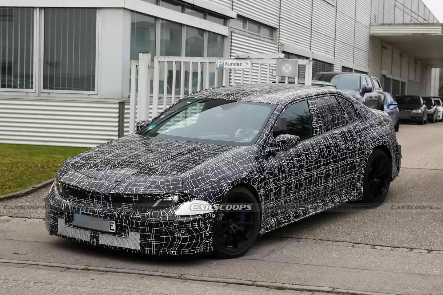 宝马纯电 M3 路测图曝光：预估 700 马力、四电机驱动