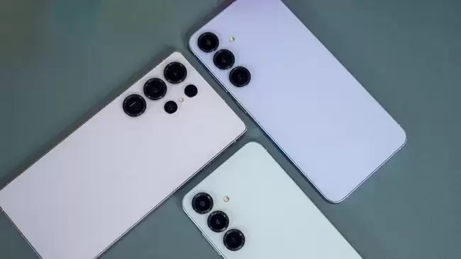 三星Galaxy S26系列新泄露：S26+屏幕追平Ultra，全系列原生支持Qi2充电