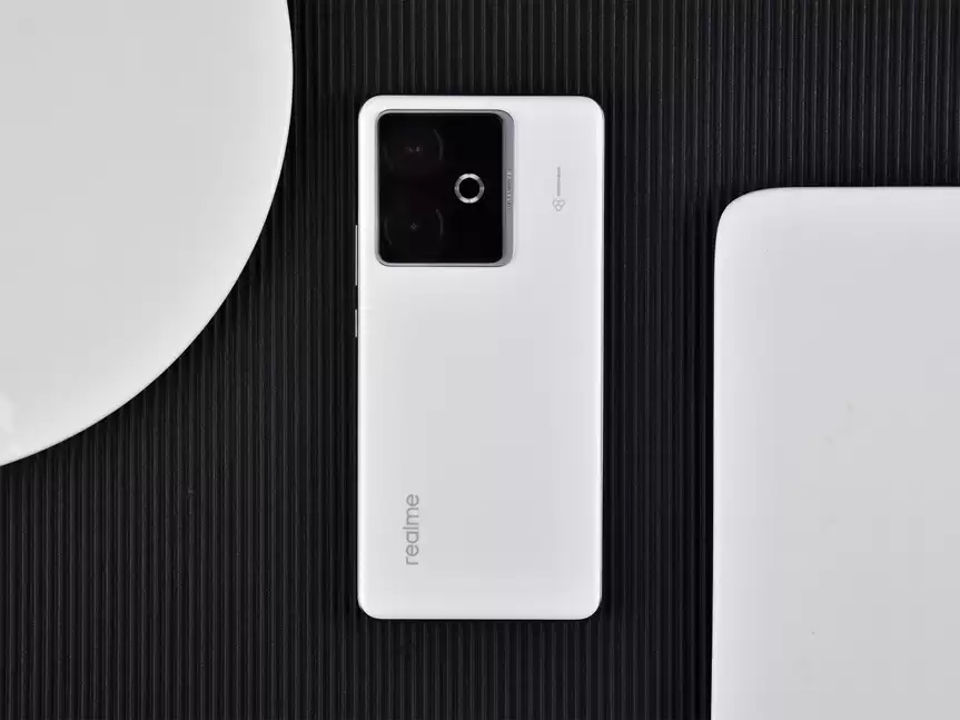 内存涨价不要慌 这些超大内存天玑旗舰手机更超值