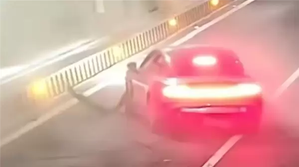 男子高速上开辅助驾驶 车辆瞬间失控撞隧道!自负全责