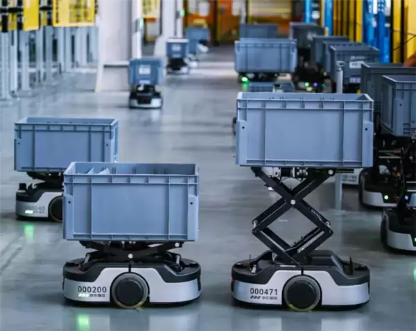 京东物流首个海外智狼仓在英国投用：部署近200台智狼机器人