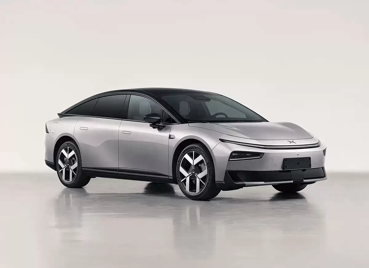 小鹏 P7 + 增程版实车曝光：全新外观，纯电续航 325km