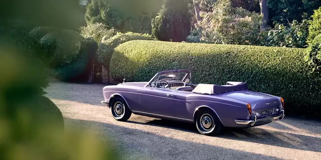 劳斯莱斯险路电动版亮相：800 伏平台加持，纯手工打造限量 60 台