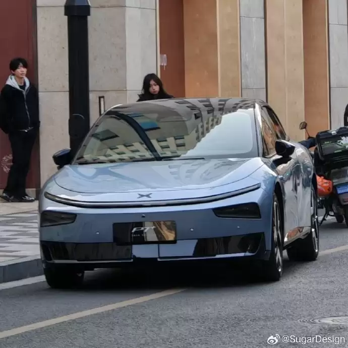 小鹏 P7 + 增程版实车曝光：全新外观，纯电续航 325km