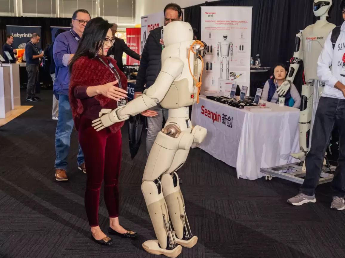 华尔街日报：人形机器人赛道过热，创业者警告技术成熟度被高估