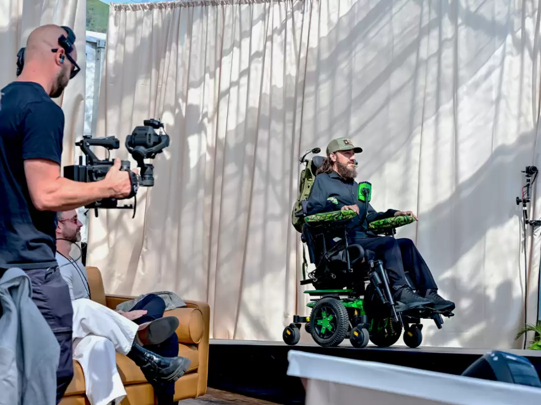 马斯克脑机接口“一号受试者”：正重新夺回人生的独立