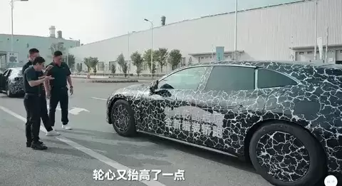 启境首款量产轿跑路试曝光 搭载华为L3智驾2026年上市