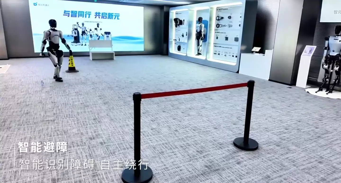 智元远征 A2 旗舰版人形机器人迎来 V1.3 更新，行走速度提升至 1.2m/s