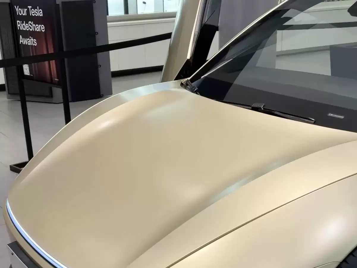 承认失败？特斯拉 Cybercab 量产版放弃单雨刮，回归传统设计