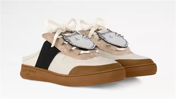 花了将近1万元 女子购LV运动鞋穿后脚破皮：退款被拒