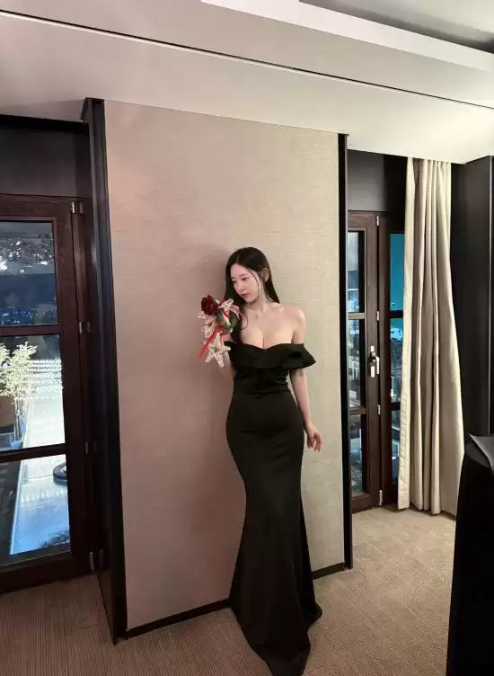 剑星女主角动作捕捉演员申才恩晒圣诞写真引热议