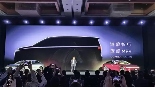 余承东放言超越市面上所有旗舰MPV！鸿蒙智行首款MPV智界V9实车亮相