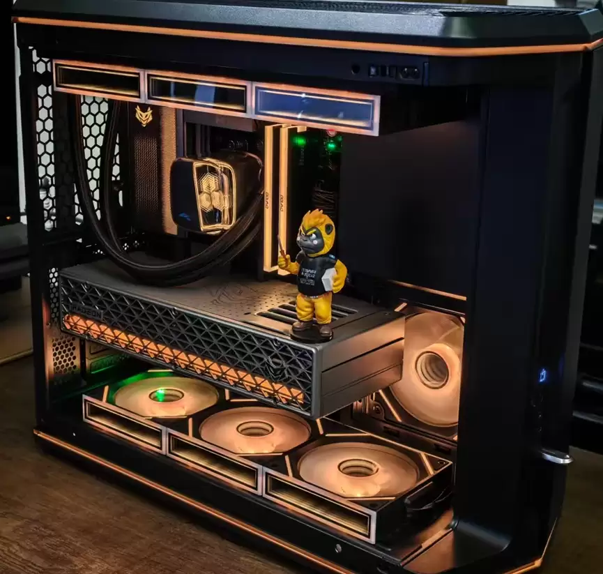 遵循 BTF 2.5 规范，蓝宝石正式带来 NITRO+ 氦动 RX 9070 XT Phantomlink 显卡