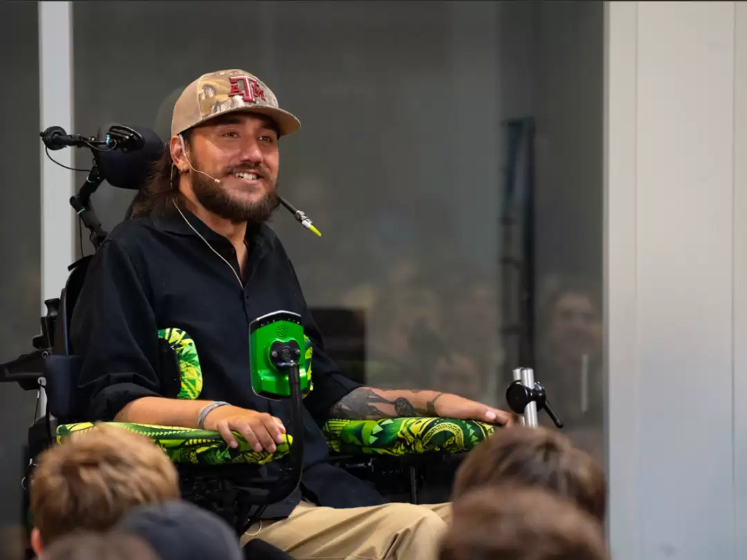 马斯克脑机接口“一号受试者”：正重新夺回人生的独立