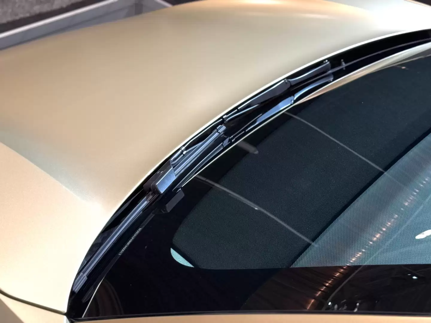 承认失败？特斯拉 Cybercab 量产版放弃单雨刮，回归传统设计