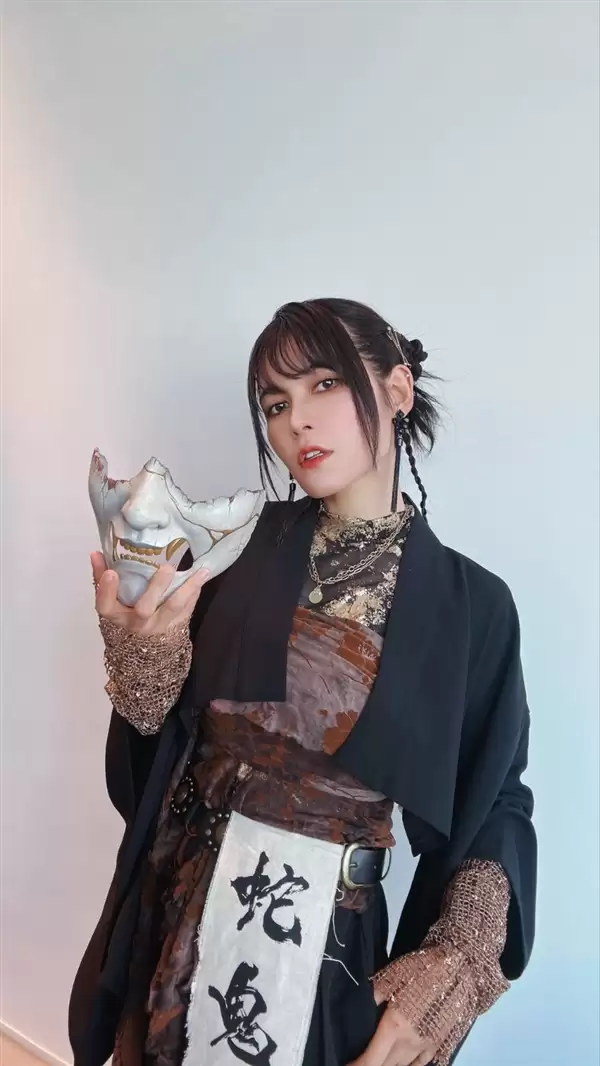 《山灵传说》女主声优晒个人美照 混血神颜获盛赞