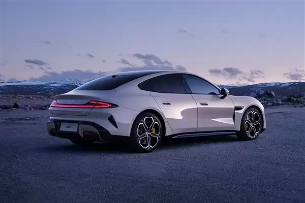 小米汽车累计交付突破50万台，SU7创新能源车销量纪录