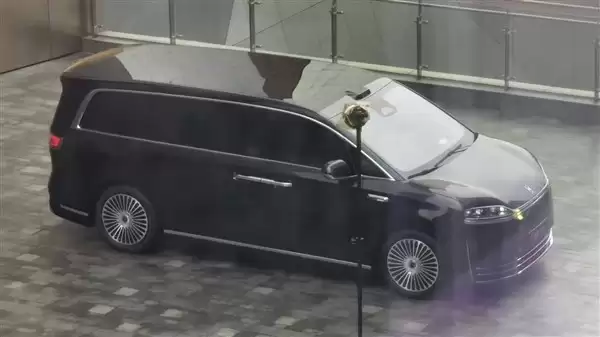 鸿蒙智行首款旗舰MPV智界V9将亮相,定位超越现有豪华MPV