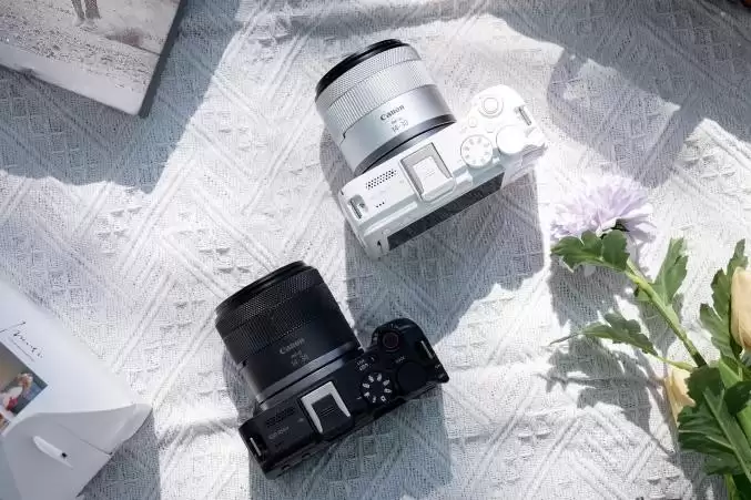 佳能R50V 以轻巧机身与全能表现,解锁新年旅拍、直播、烟火与聚会全场景