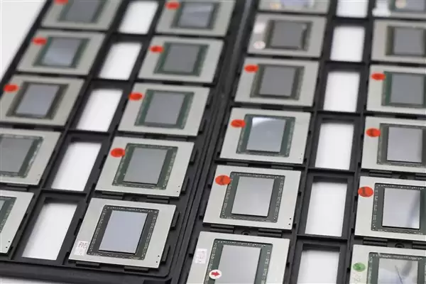 西风显卡展出AMD RX6000 GPU成堆的“尸体”！号称从不拒保