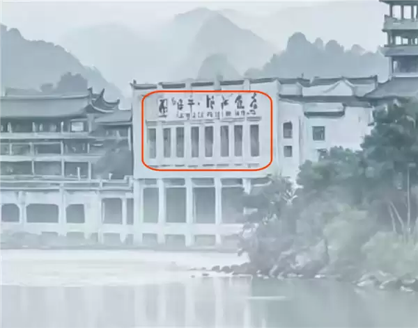 摄影大赛一等奖作品被指AI生成：建筑边缘曲直失真