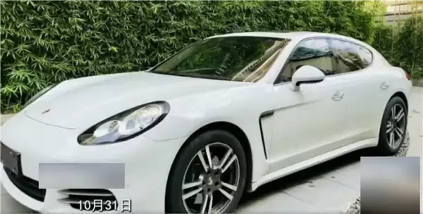 保时捷撞毁保险公司拒赔90万维修费引争议