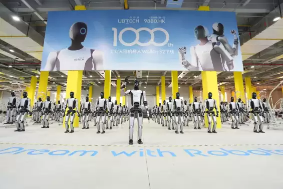 优必选连中两元斩获超1.2亿订单,Walker S2产能突破迈向万台时代