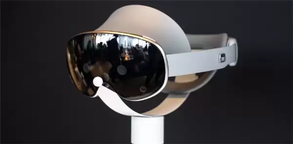 字节跳动 AI 眼镜设计图曝光，Meta / 微美全息加速掀起 AI+XR 沉浸体验新热潮