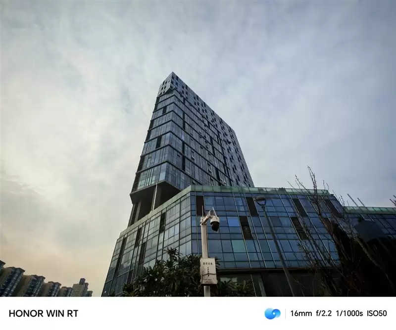 半年内没有对手！荣耀WIN RT评测：2699元首发1万mAh大电池 这才是性价比电竞机！