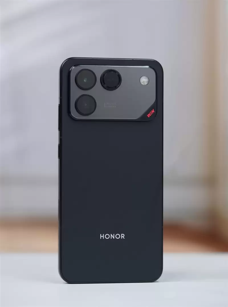 半年内没有对手！荣耀WIN RT评测：2699元首发1万mAh大电池 这才是性价比电竞机！