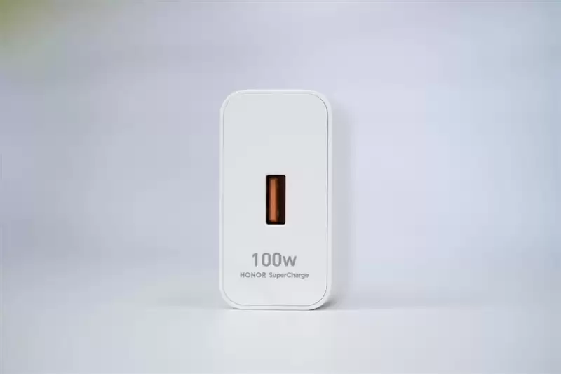 半年内没有对手！荣耀WIN RT评测：2699元首发1万mAh大电池 这才是性价比电竞机！