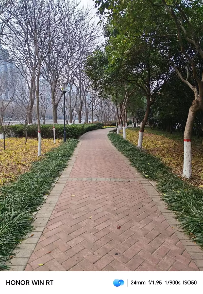 半年内没有对手！荣耀WIN RT评测：2699元首发1万mAh大电池 这才是性价比电竞机！