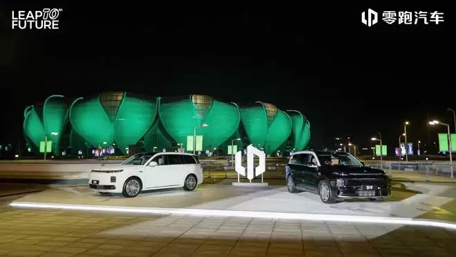 零跑十年答卷:D19与全新MPV亮相 品牌向上进入新阶段