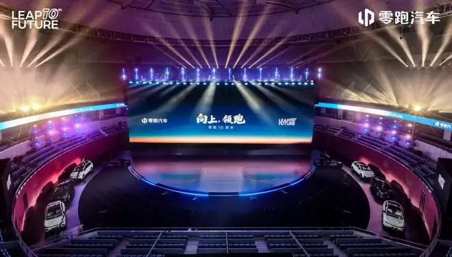 零跑十年答卷:D19与全新MPV亮相 品牌向上进入新阶段