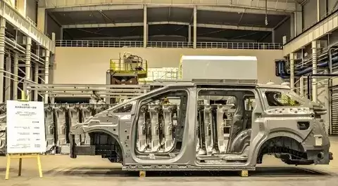 魏建军炮轰一体压铸过度营销，引爆技术实用性争议