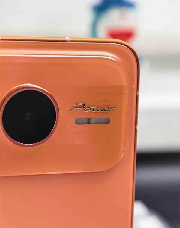 荣耀Power2与iPhone 17 Pro Max同框对比来了！Deco、配色果味十足