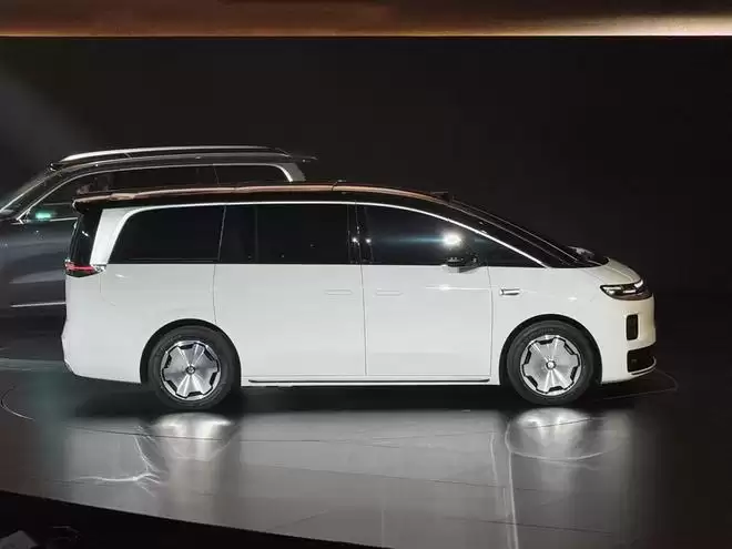 零跑十年答卷:D19与全新MPV亮相 品牌向上进入新阶段