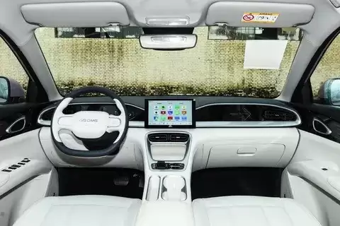 吉利智能座舱：动口不动手的全场景出行新体验