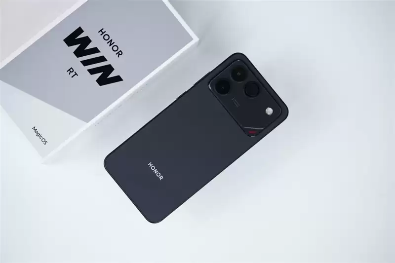 半年内没有对手！荣耀WIN RT评测：2699元首发1万mAh大电池 这才是性价比电竞机！