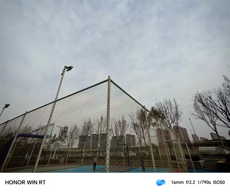 半年内没有对手！荣耀WIN RT评测：2699元首发1万mAh大电池 这才是性价比电竞机！