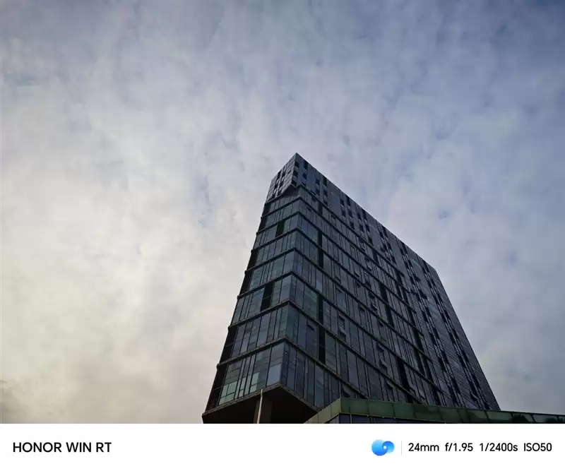 半年内没有对手！荣耀WIN RT评测：2699元首发1万mAh大电池 这才是性价比电竞机！