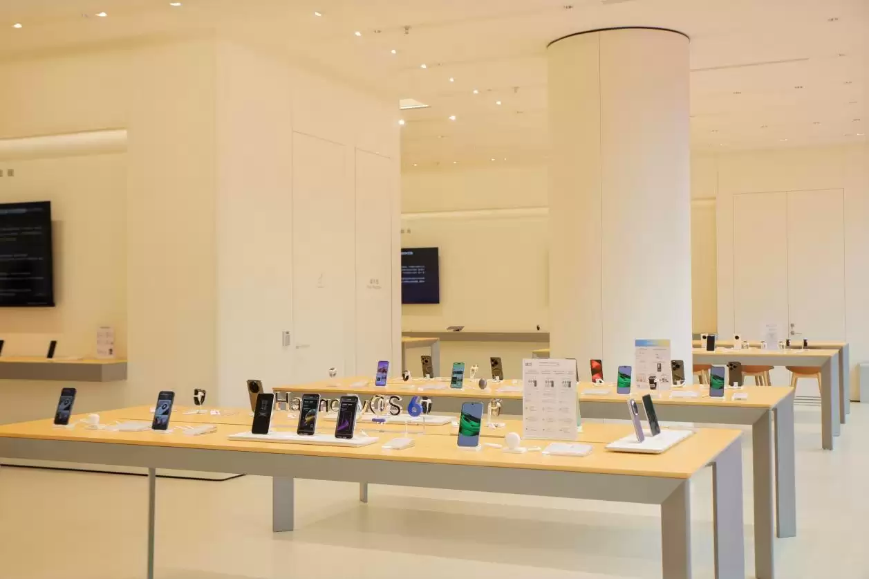 江苏首家华为擎云授权体验店落户苏州，打造政企“数字化会客厅”