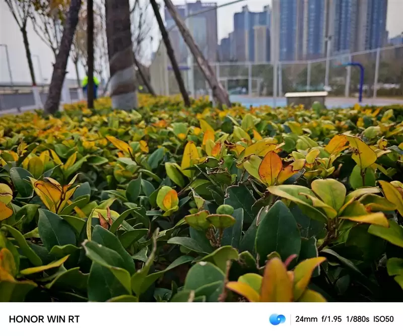 半年内没有对手！荣耀WIN RT评测：2699元首发1万mAh大电池 这才是性价比电竞机！