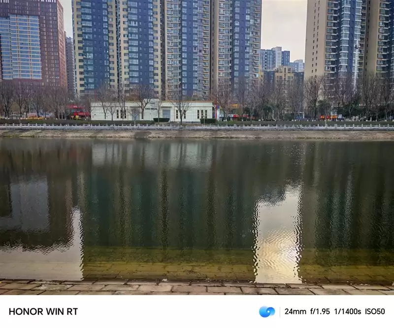 半年内没有对手！荣耀WIN RT评测：2699元首发1万mAh大电池 这才是性价比电竞机！