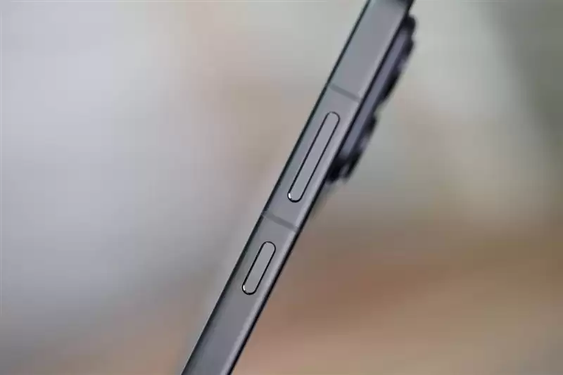 半年内没有对手！荣耀WIN RT评测：2699元首发1万mAh大电池 这才是性价比电竞机！