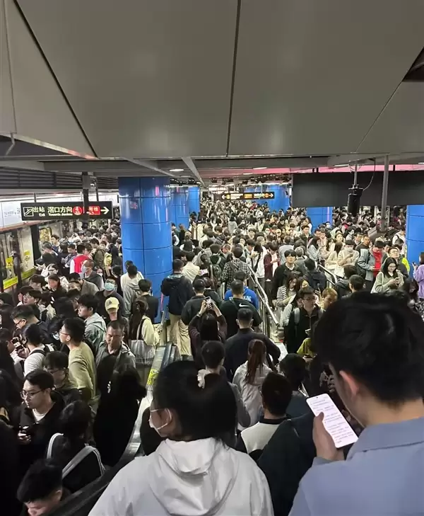 广州小孩坐地铁上学睡过23个站:横跨五个区睡到机场