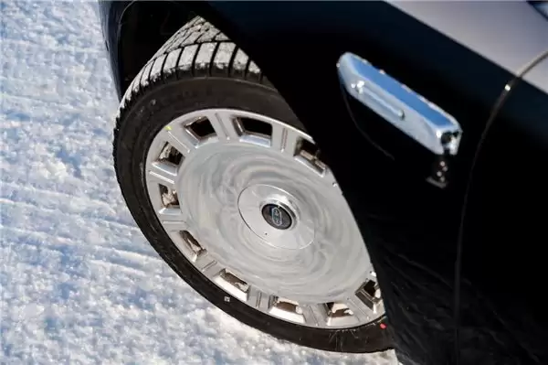 尊界 S800 如何用智能安全与舒适科技护航冬季旅程？