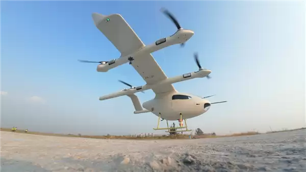 续航200公里 一汽红旗天驭1号飞行汽车原型机完成有保护首飞