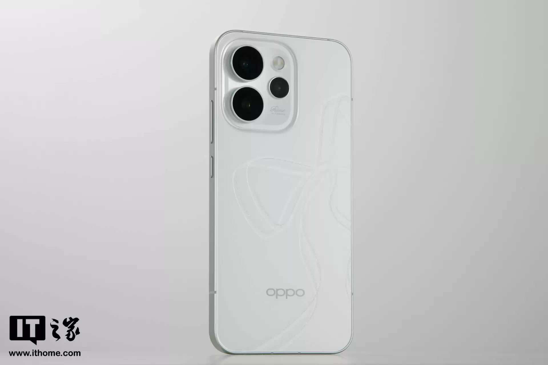 OPPO Reno15 全新配色「星星粉」开售：行业首发星光闪光格栅工艺，2999 元起